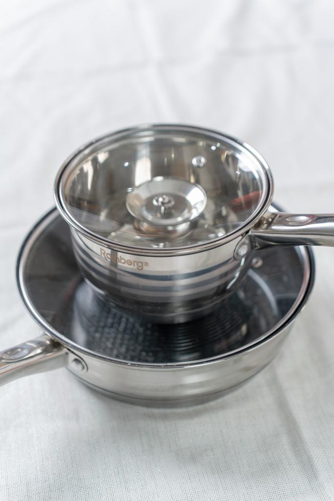 ENSEMBLE DE VAISSELLE EN INOX