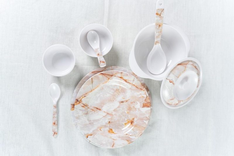 ENSEMBLE DE VAISSELLE DE TABLE INCASSABLE DE 50 PIÉCES