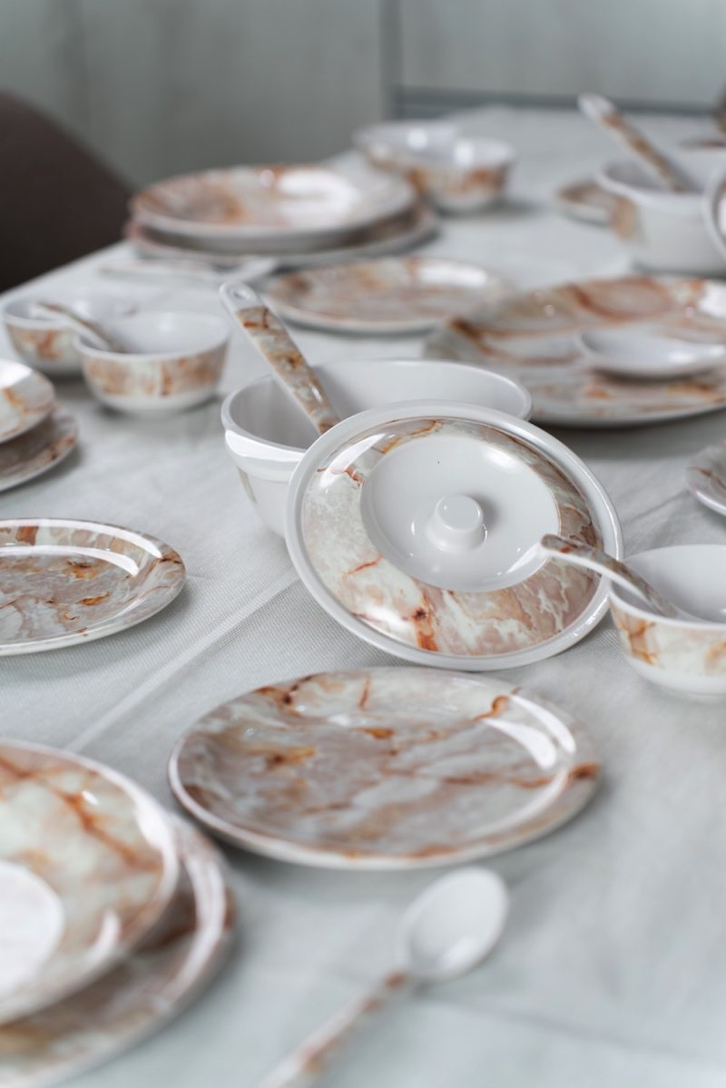 ENSEMBLE DE VAISSELLE DE TABLE INCASSABLE DE 50 PIÉCES